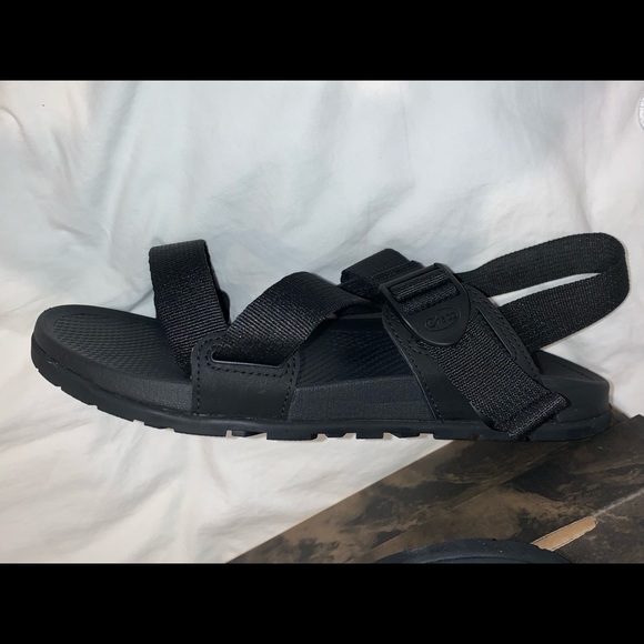 New MEN’S CHACO black SANDALS size 8